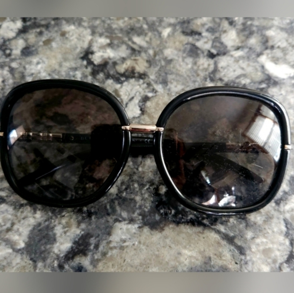 Burberry Elegant Black Sunglasses